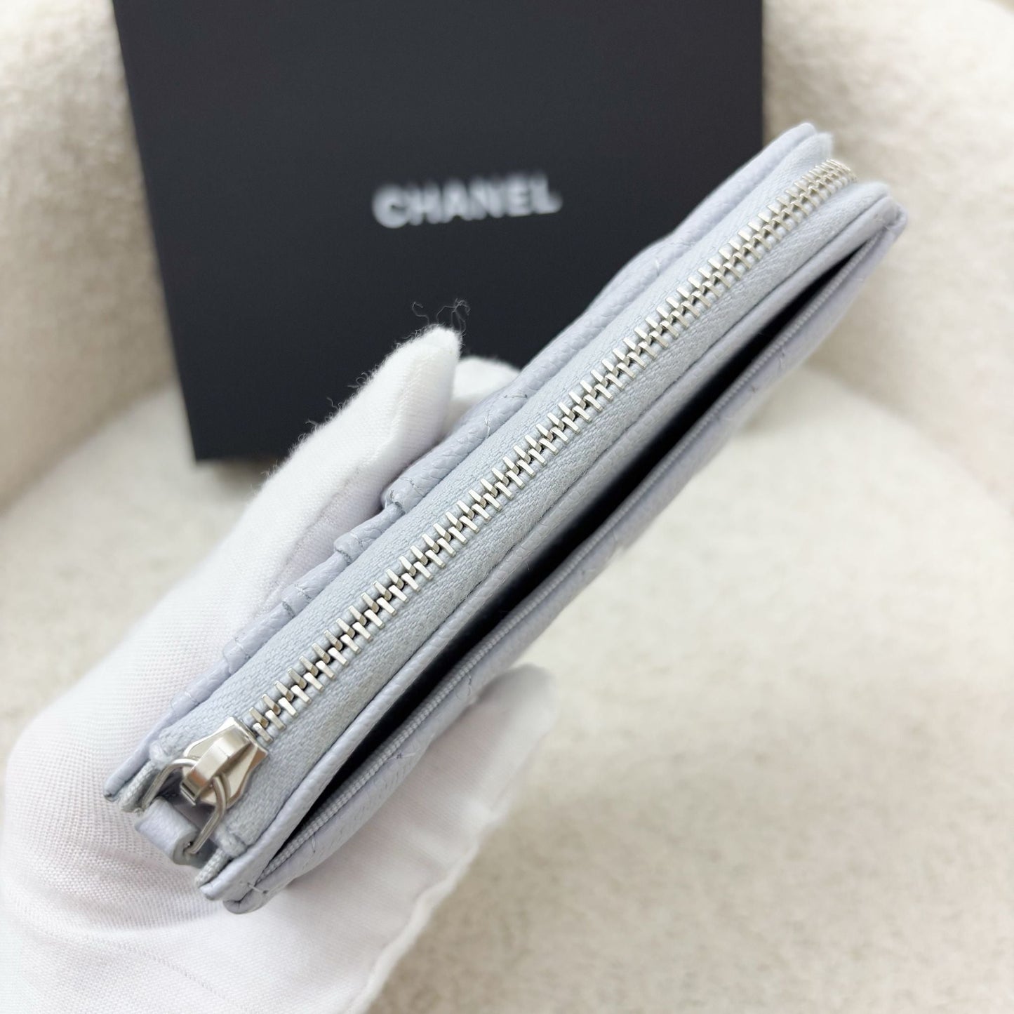 GLM-Zipped Card Holder with Coin Compartment in Light Blue Caviar and SHW