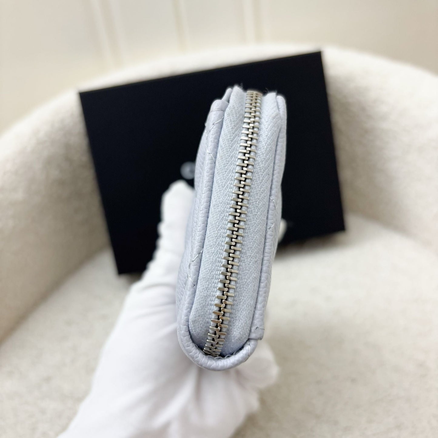 GLM-Zipped Card Holder with Coin Compartment in Light Blue Caviar and SHW