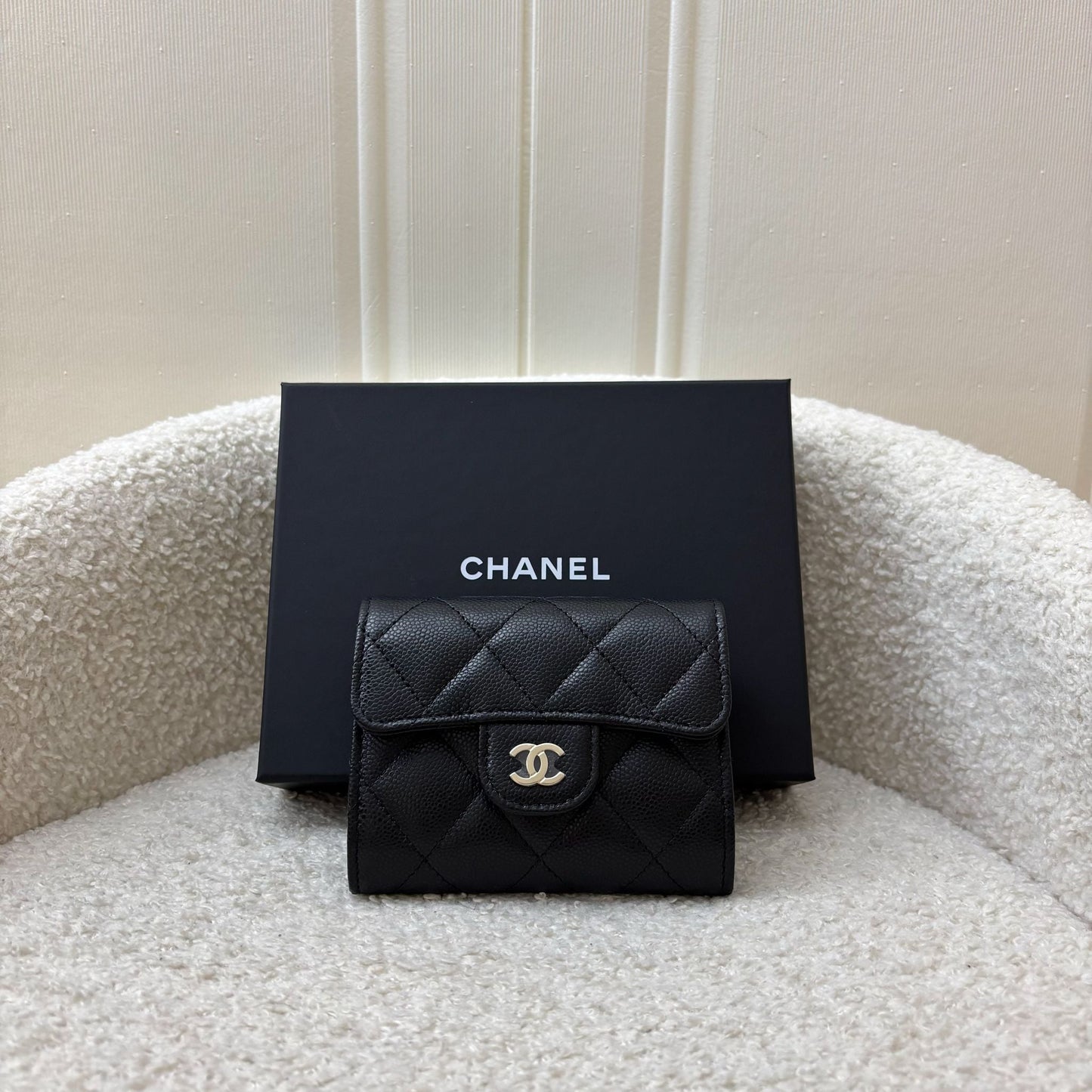 GLM-Classic XL Snap Card Holder in Black Caviar and GHW (Model: AP0220)