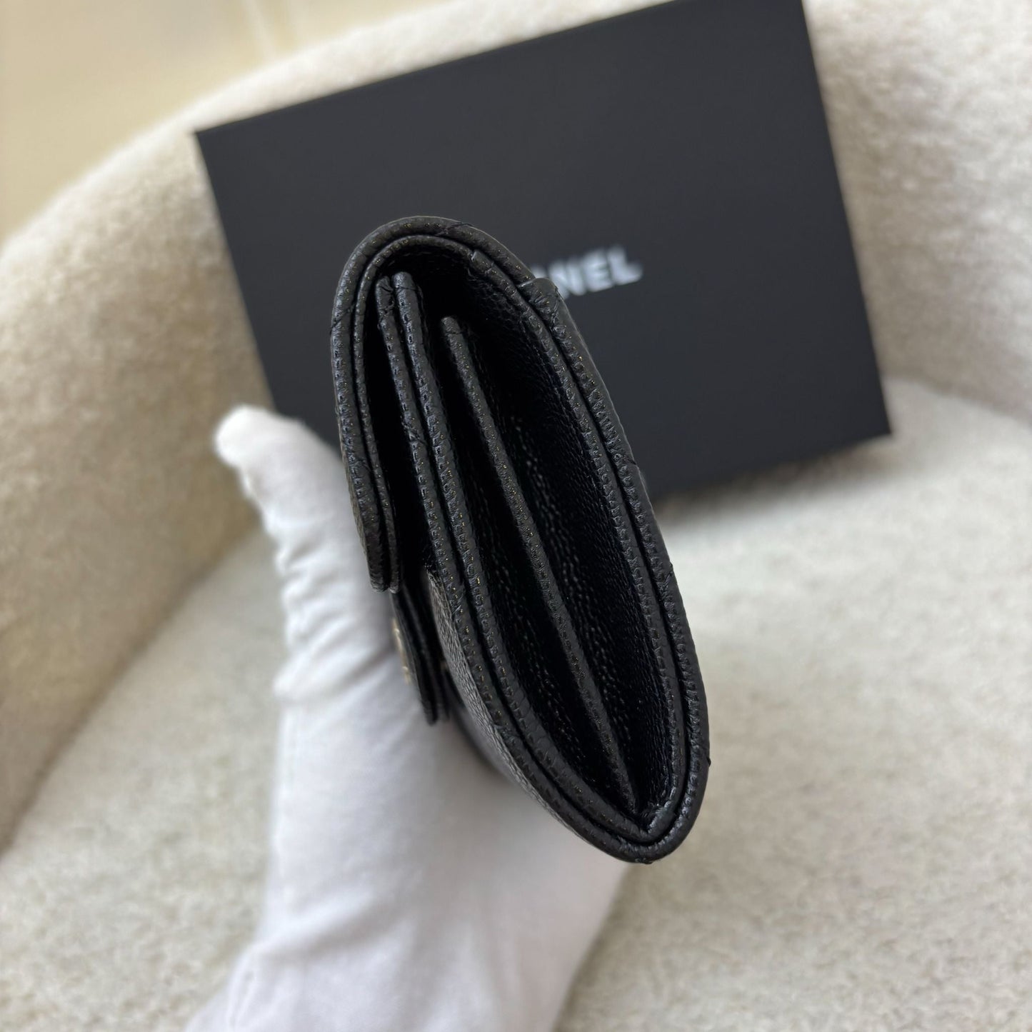 GLM-Classic XL Snap Card Holder in Black Caviar and GHW (Model: AP0220)