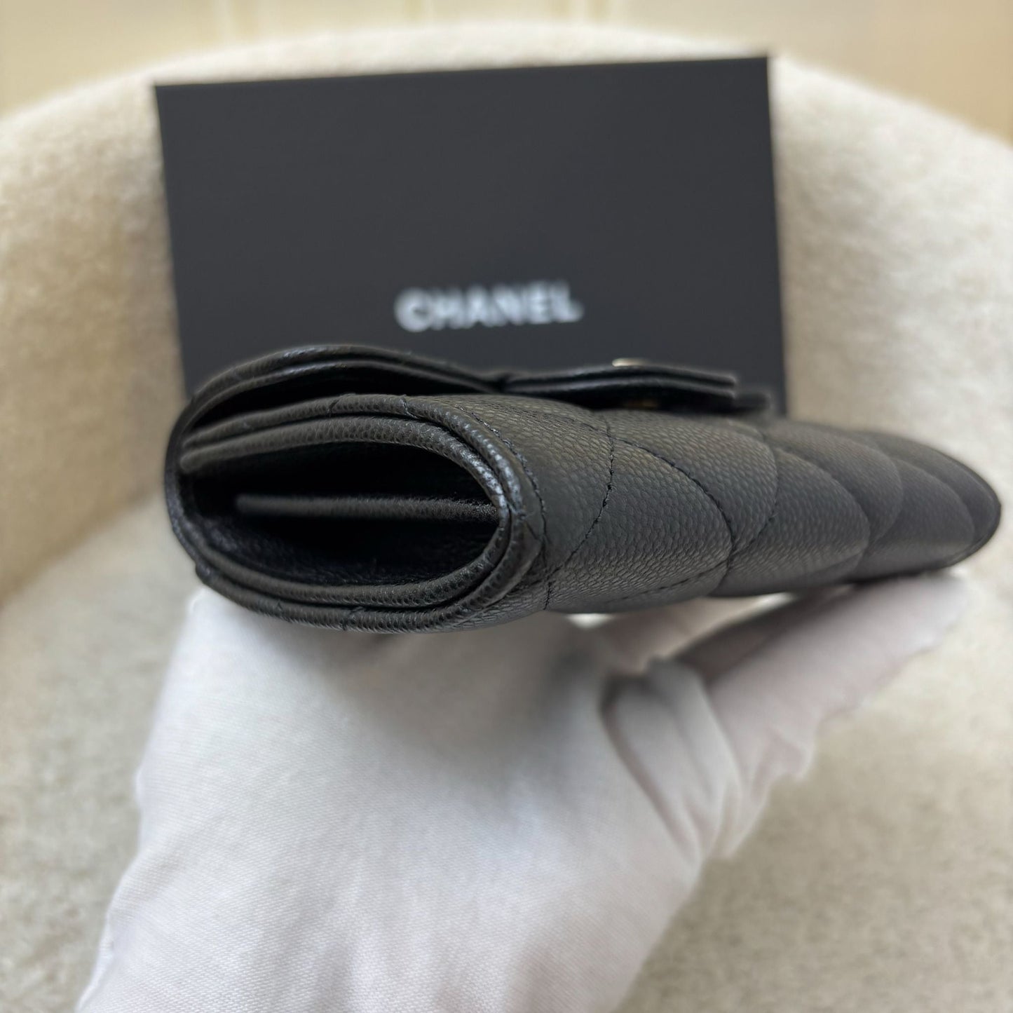 GLM-Classic XL Snap Card Holder in Black Caviar and GHW (Model: AP0220)