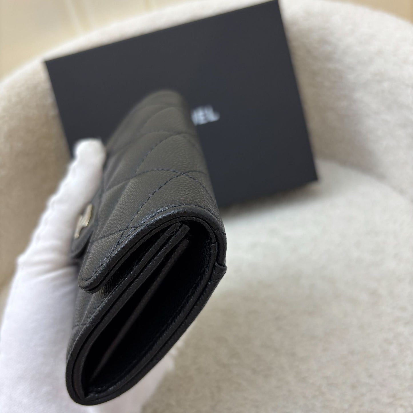GLM-Classic XL Snap Card Holder in Black Caviar and GHW (Model: AP0220)