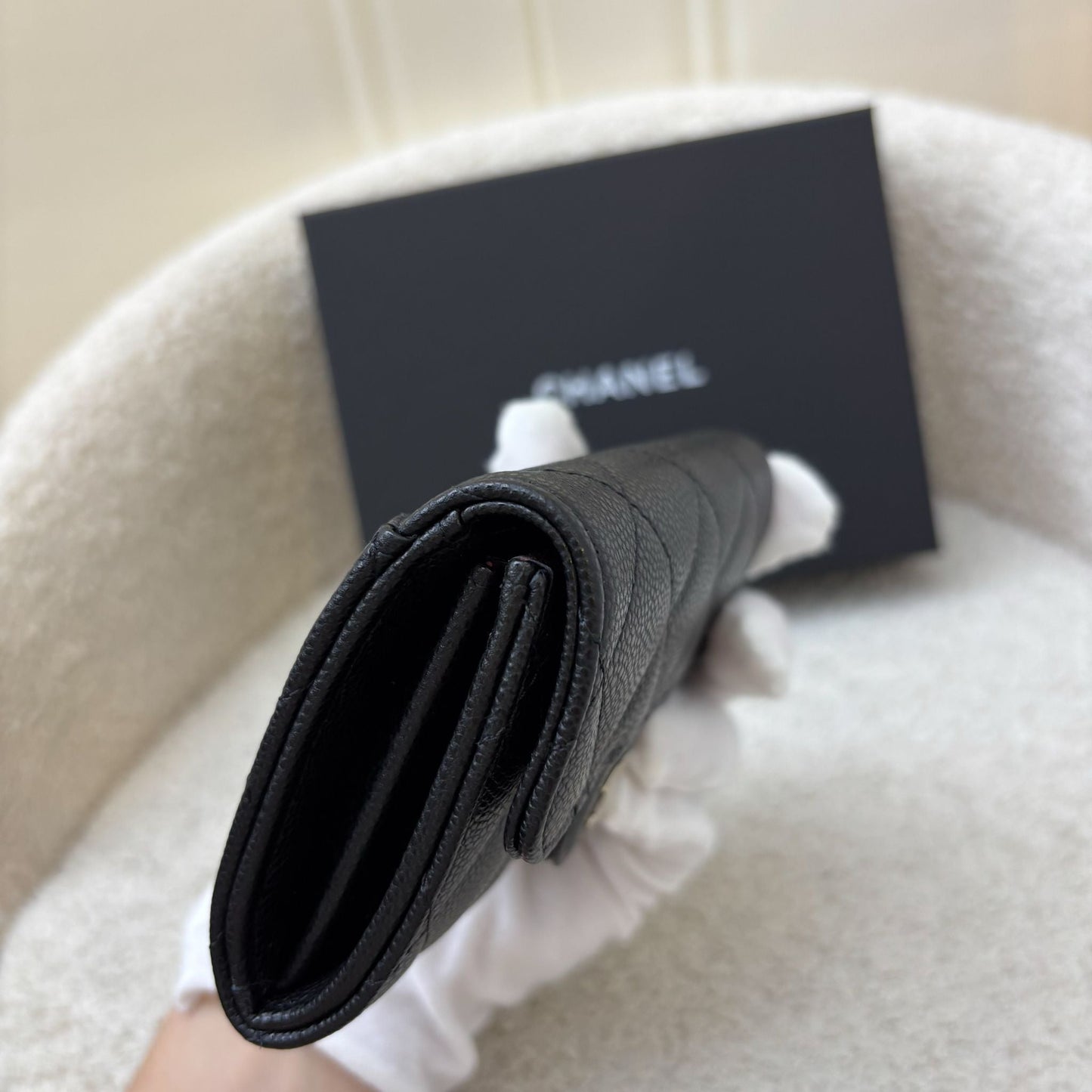 GLM-Classic XL Snap Card Holder in Black Caviar and GHW (Model: AP0220)