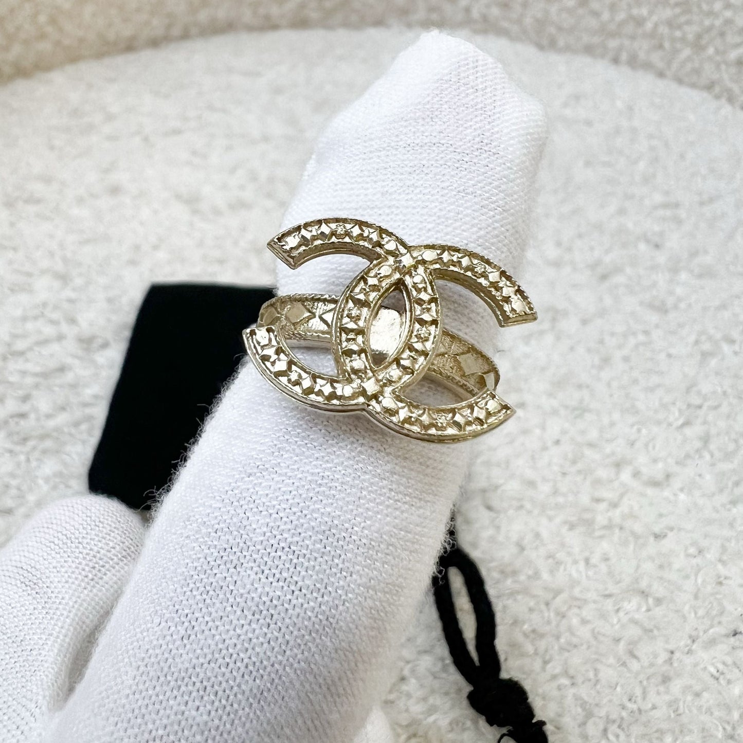 GLM-GLM- Medium Logo Ring in Matte LGHW