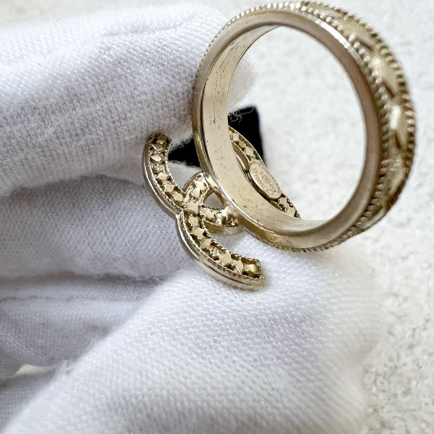 GLM-GLM- Medium Logo Ring in Matte LGHW