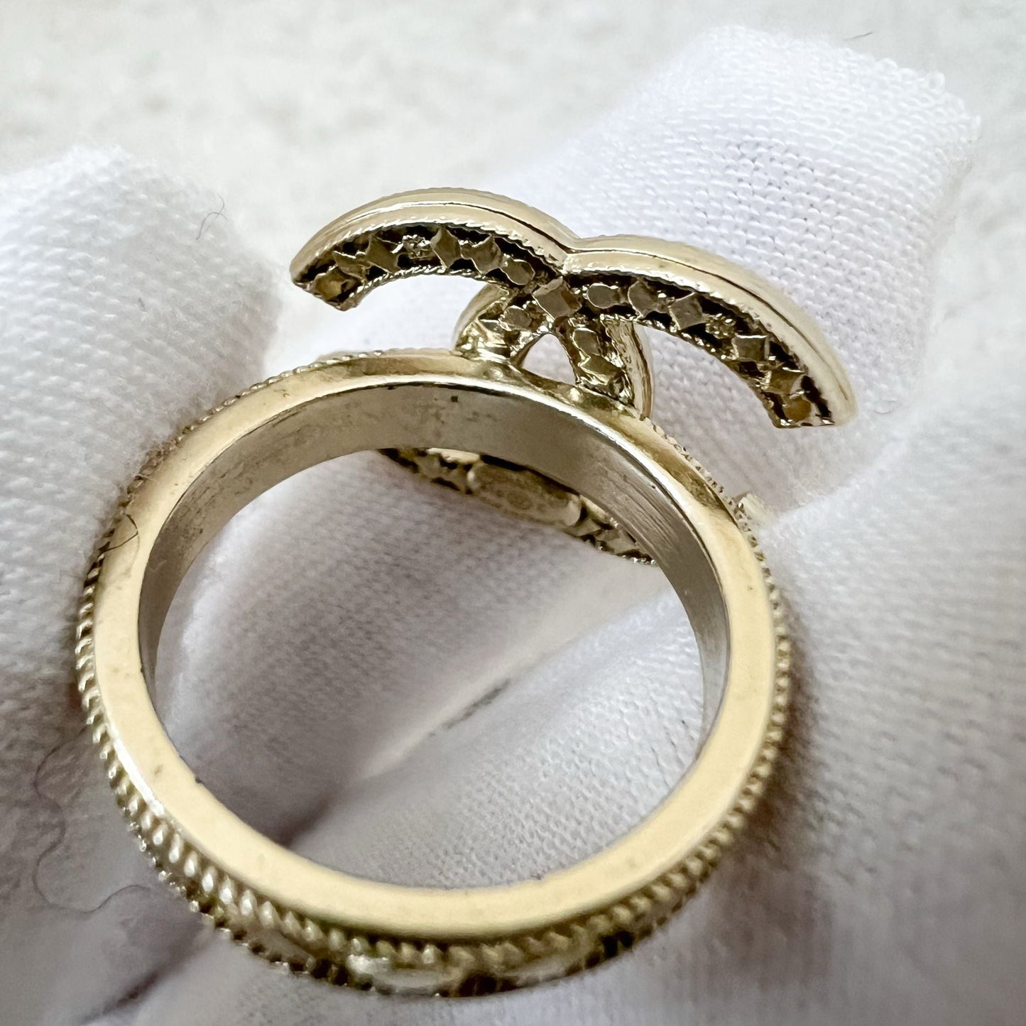 GLM-GLM- Medium Logo Ring in Matte LGHW