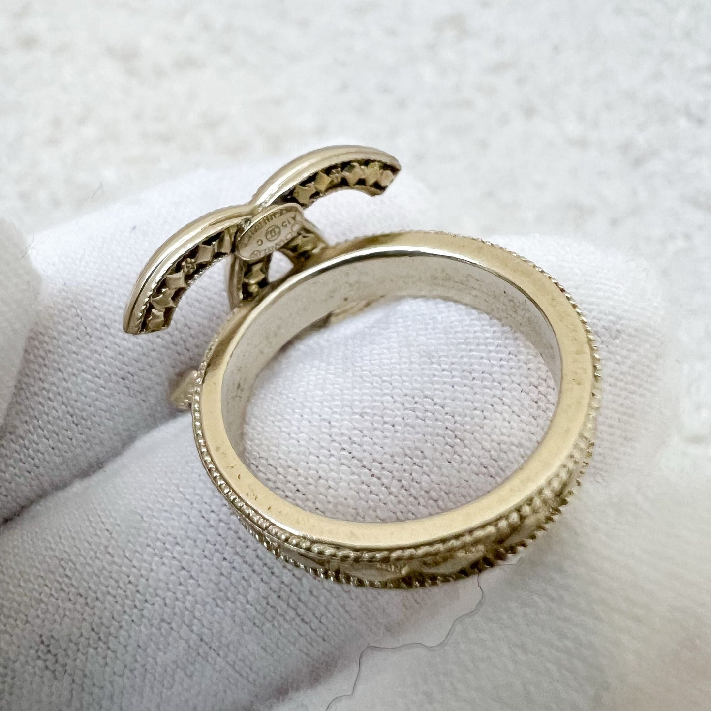 GLM-GLM- Medium Logo Ring in Matte LGHW
