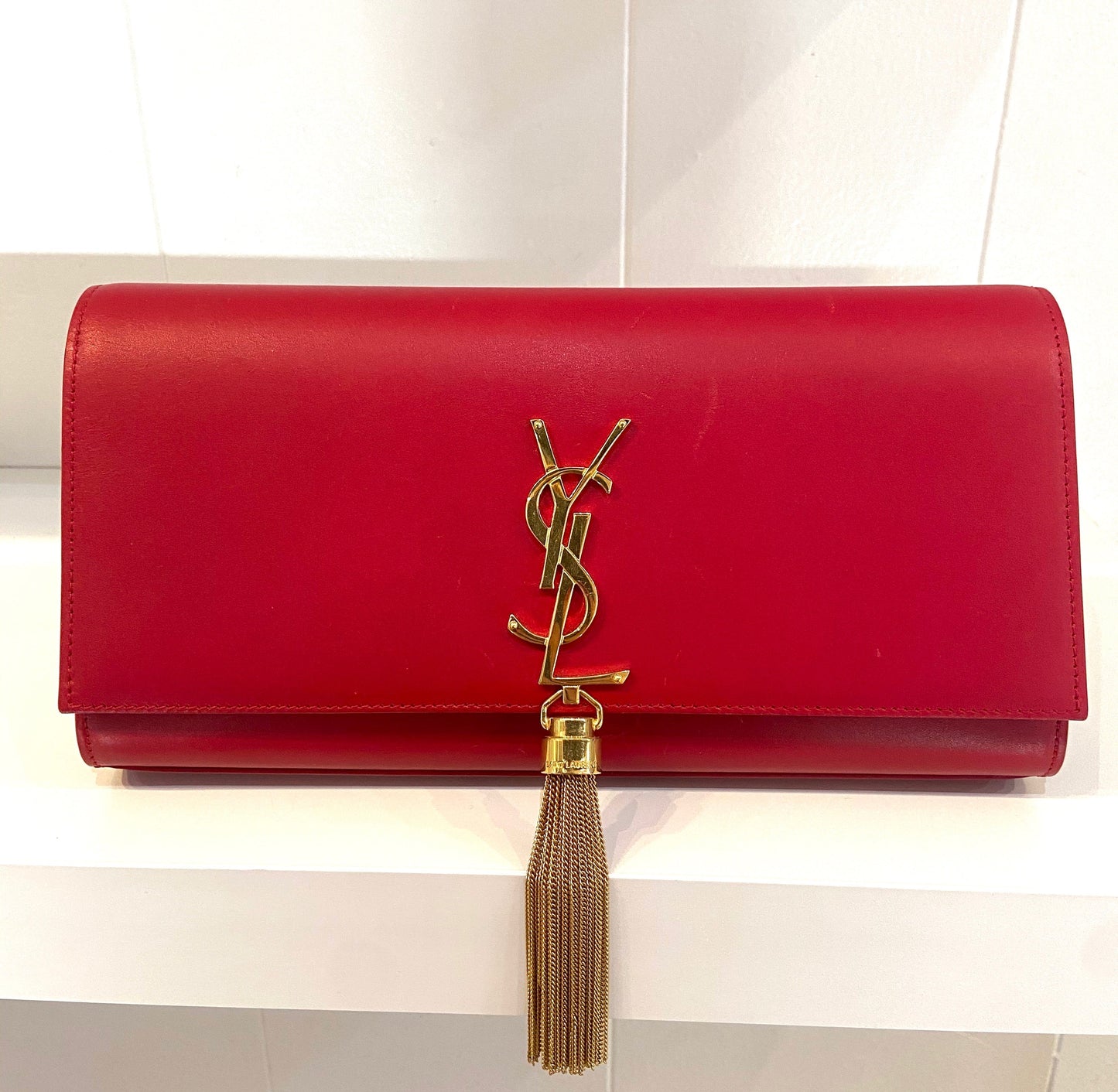 YVES SAINT LAURENT KATE LEATHER CLUTCH BAG ROUGE