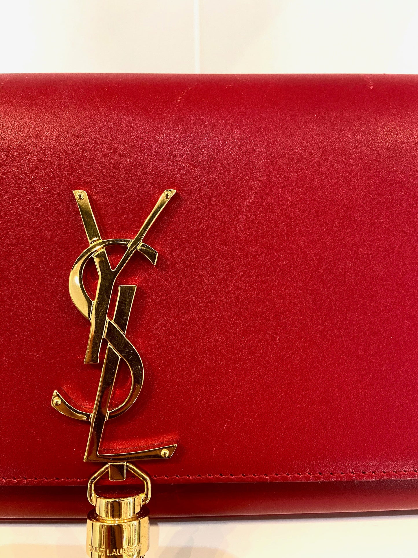 YVES SAINT LAURENT KATE LEATHER CLUTCH BAG ROUGE