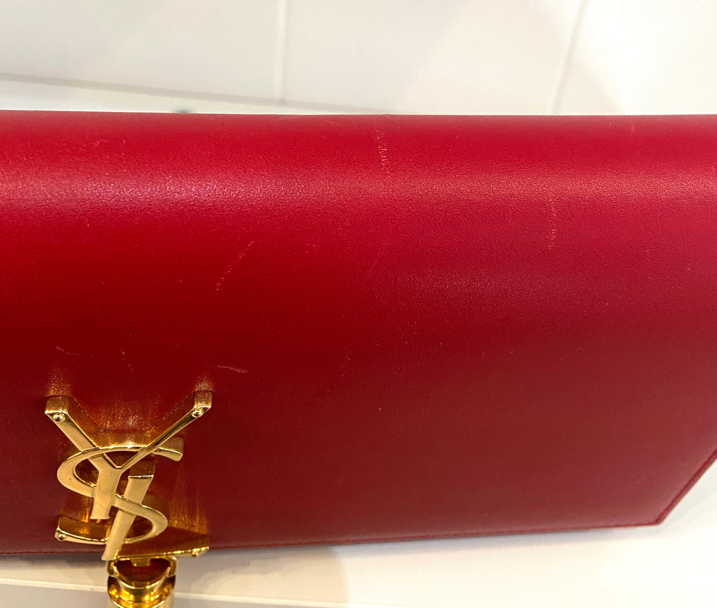 YVES SAINT LAURENT KATE LEATHER CLUTCH BAG ROUGE