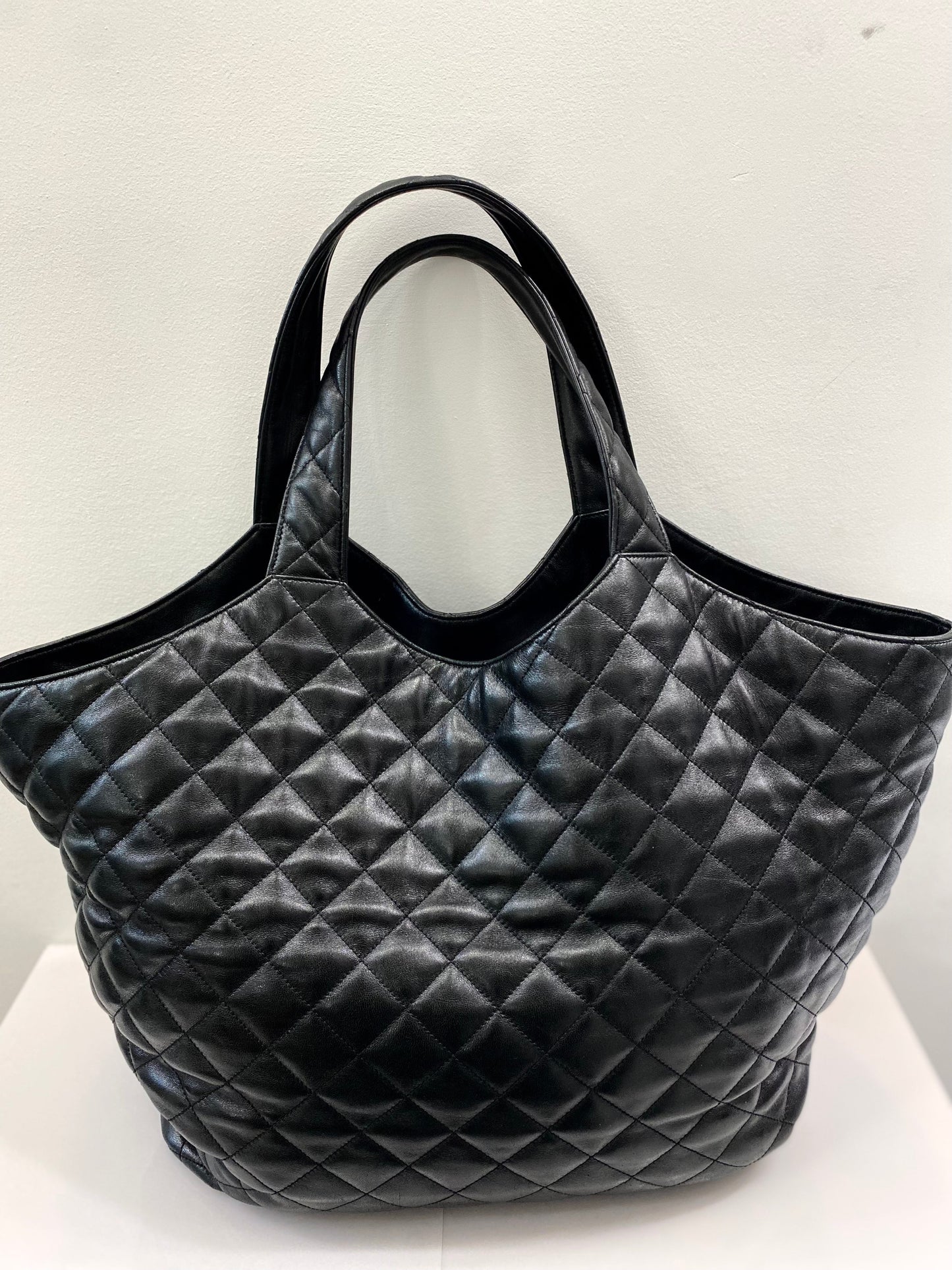 YSL QUILTED LAMBSKIN MAXI ICARE SHOPPING TOTE