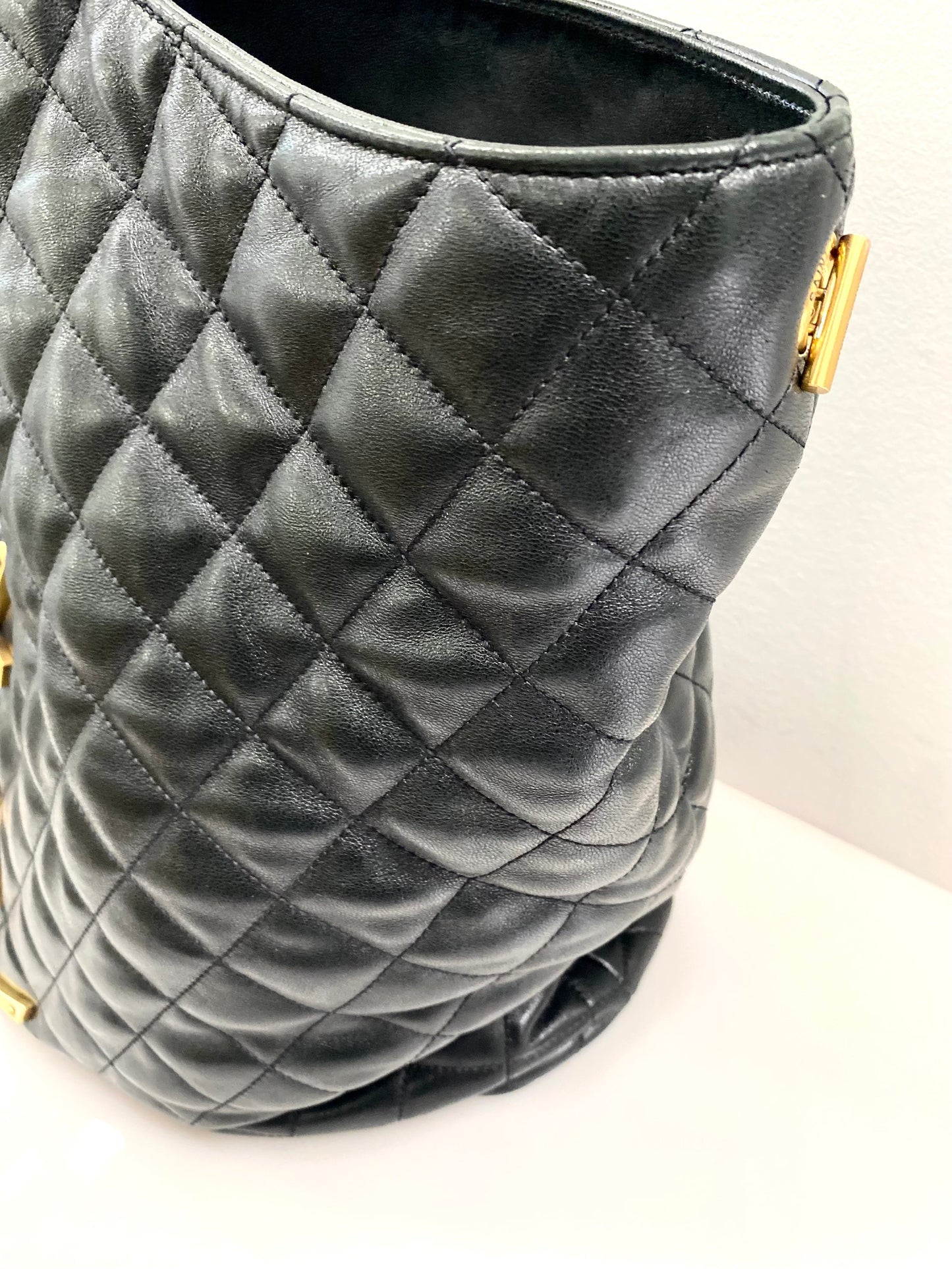 YSL QUILTED LAMBSKIN MAXI ICARE SHOPPING TOTE