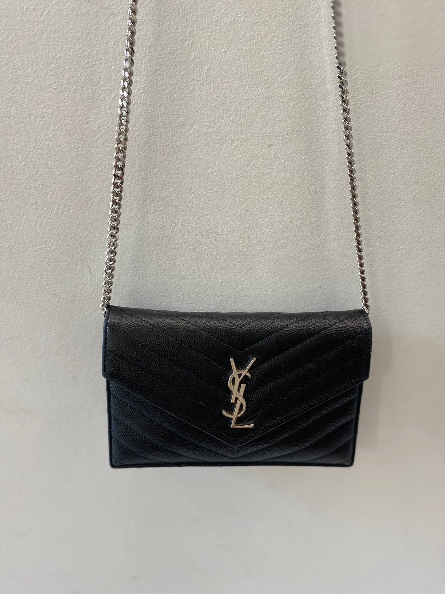 YSL MONOGRAM GRAIN DE POUDRE WALLET ON CHAIN