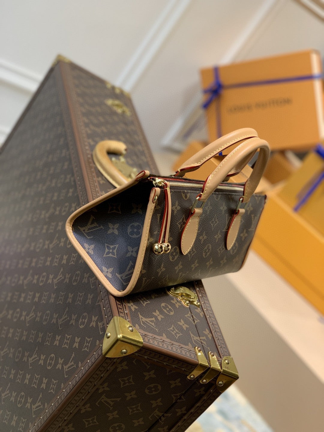 LV Popincourt Monogram Canvas For Women, WomenÃ¢â‚¬â„¢s Handbags 11.8in/30cm LV M40009