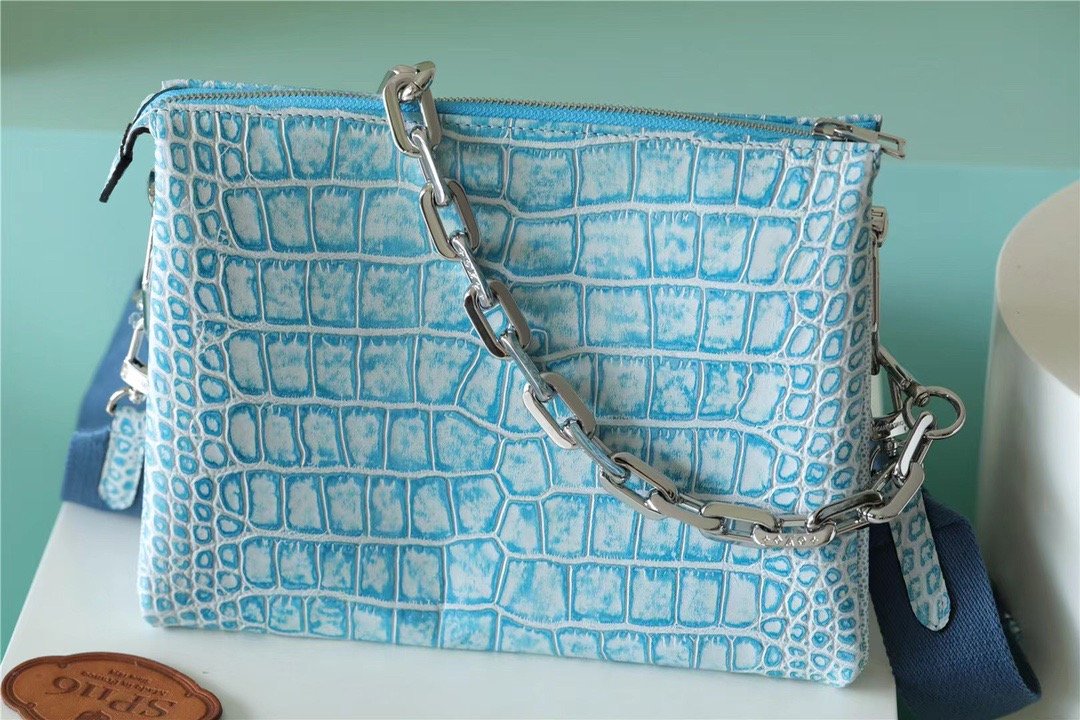 LV Coussin PM High Shiny Alligator Light Blue For Women,  Shoulder And Crossbody Bags 10.2n/26cm LVÃ‚Â 