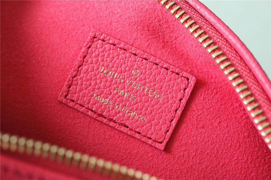 LV Coussin GLAMI Grain GlamIuo Pink For Women, WomenÃ¢â‚¬â„¢s Bags, Shoulder And Crossbody Bags 8.3in/21cm LV M20750