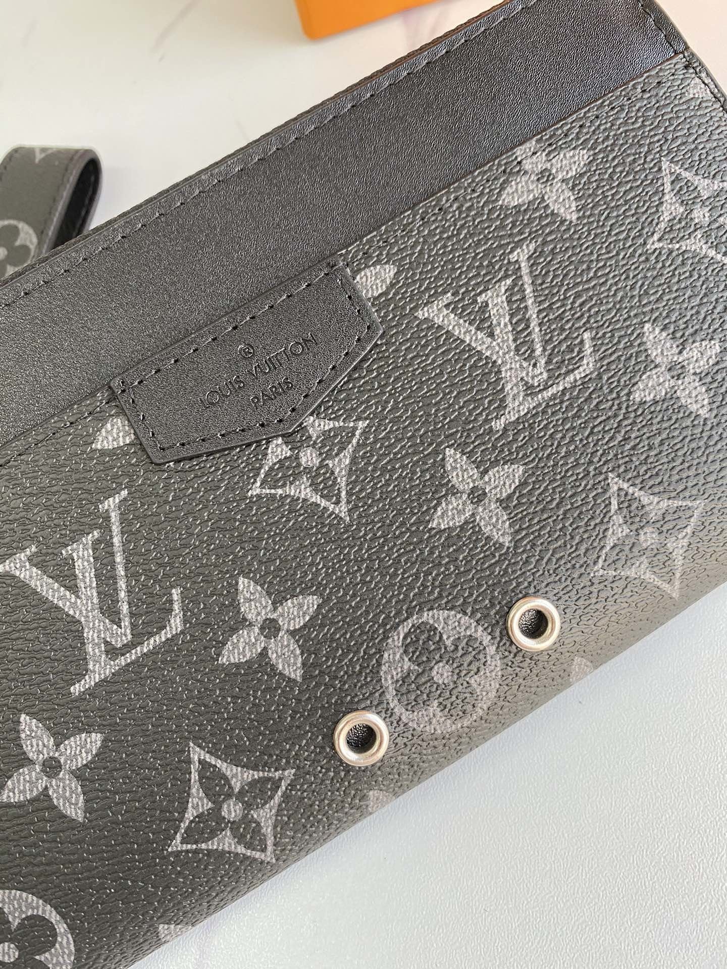 EN - New Arrival Wallet LUV 084