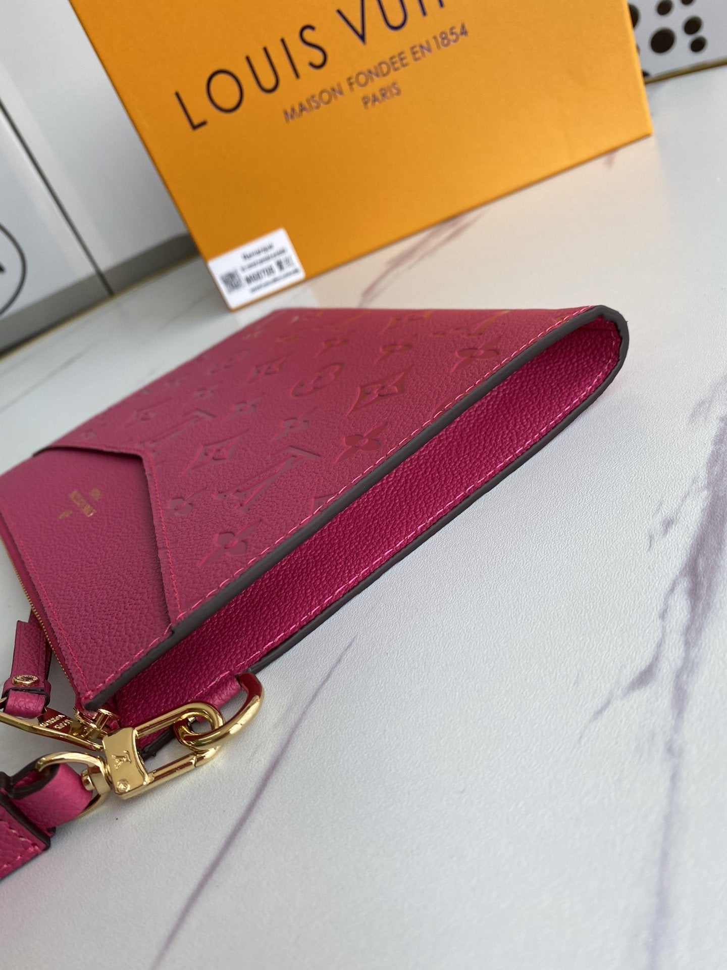 EN - New Arrival Wallet LUV 061