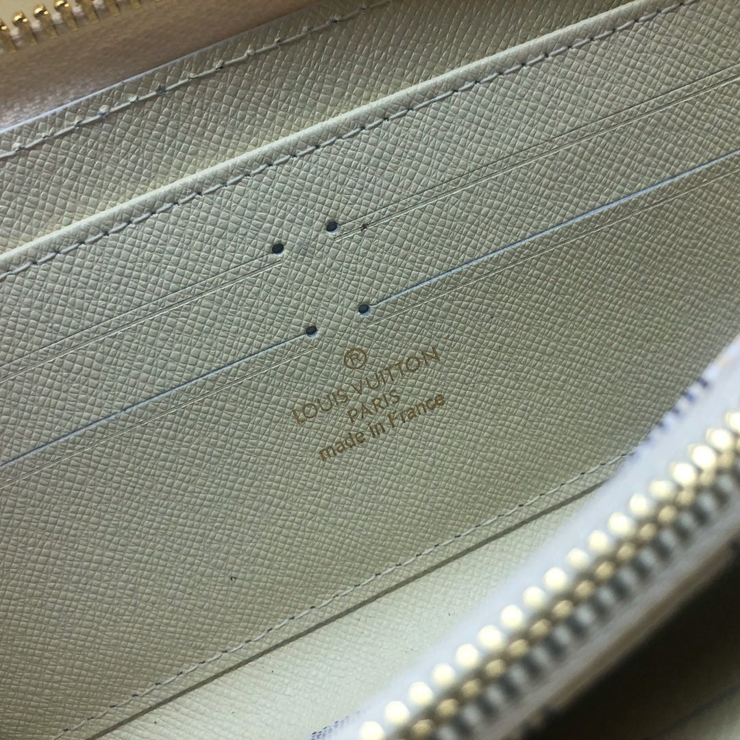 EN - New Arrival Wallet LUV 018