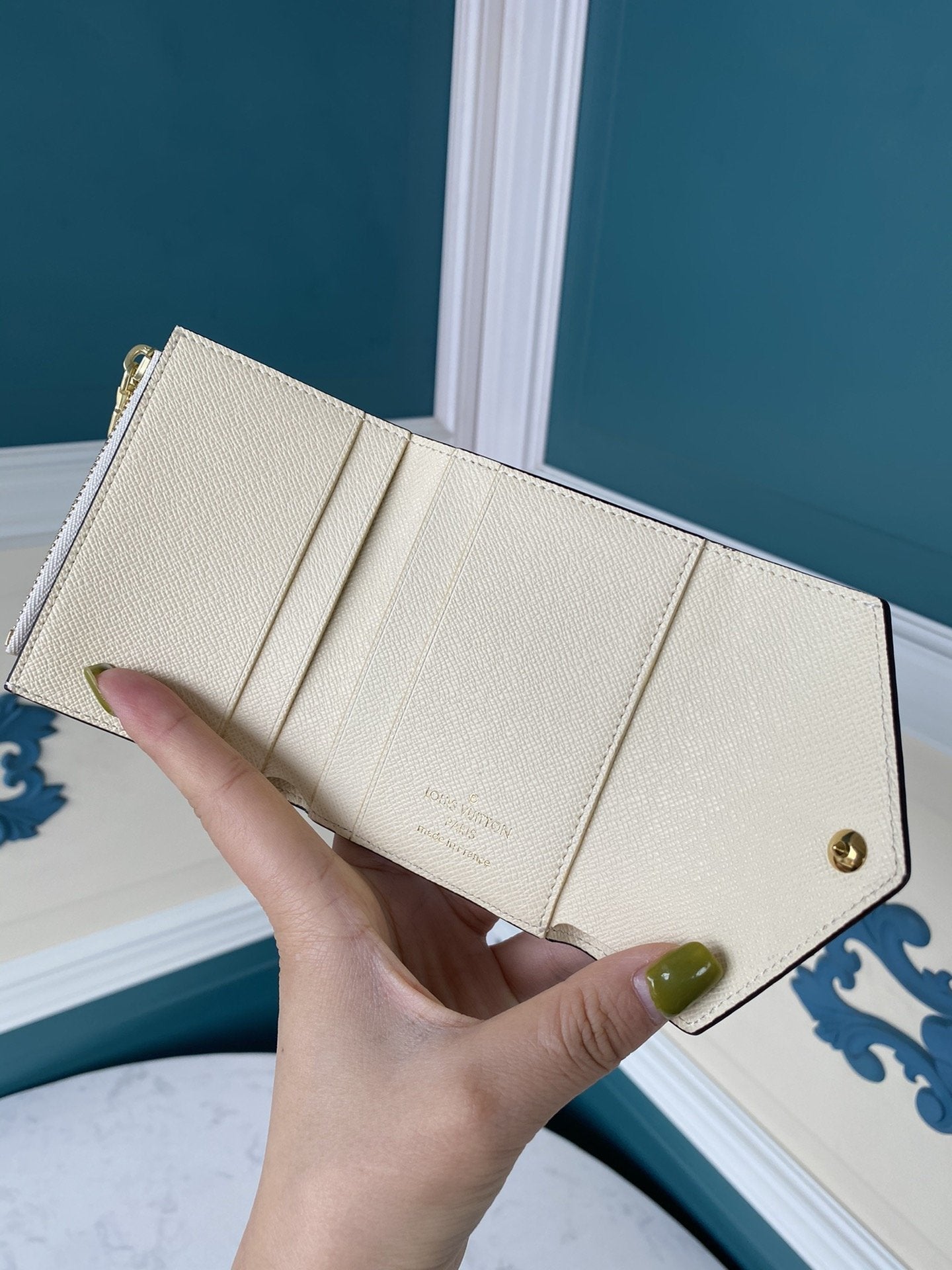 EN - New Arrival Wallet LUV 081