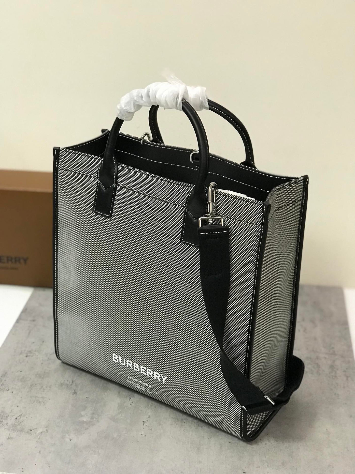 GLAMI Horseferry Print Cotton Canvas Tote Black/Grey For Women, WomenÃ¢â‚¬â„¢s Bags, Shoulder And Crossbody Bags 14in/ 35.5cm BUR 80508141