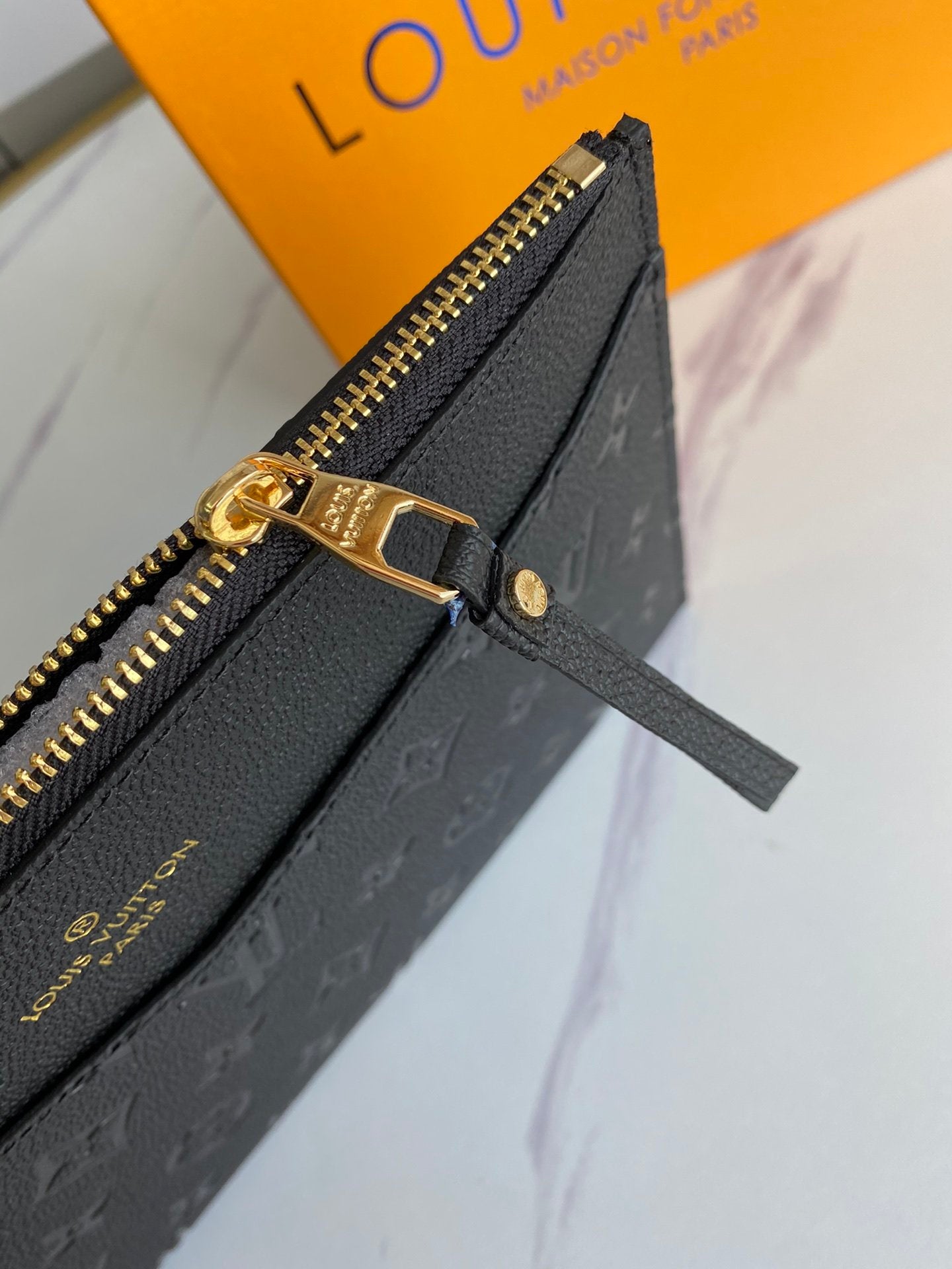 EN - New Arrival Wallet LUV 064
