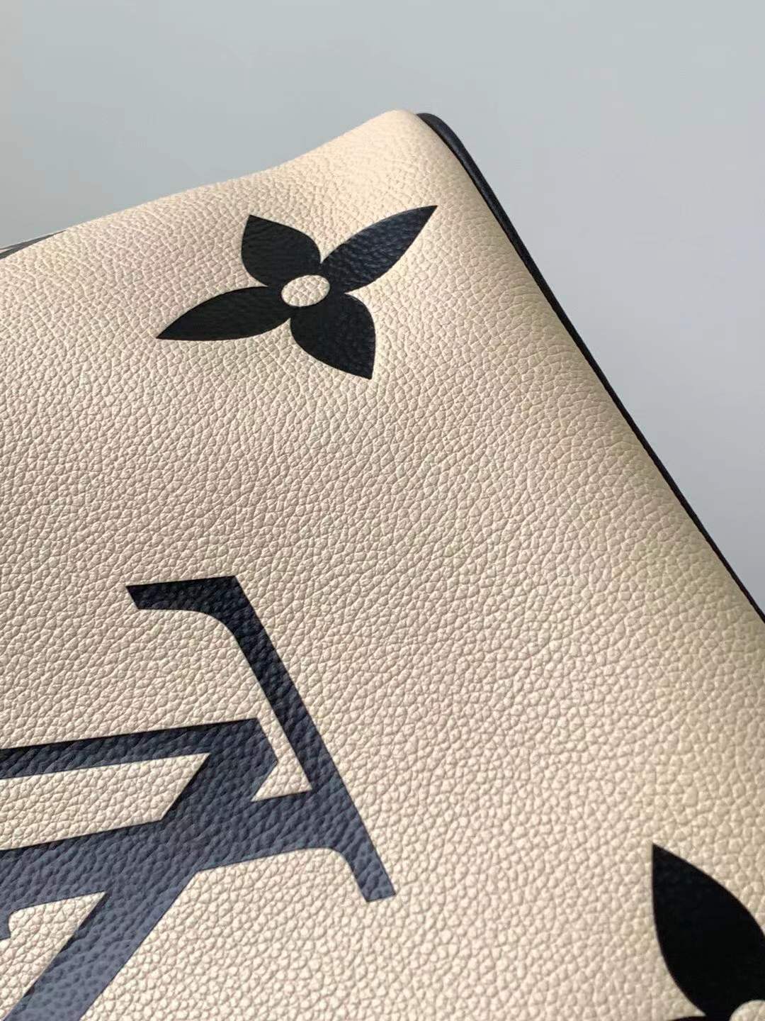 LV LV Crafty Neonoe MM Bucket Bag Creme For Women, WomenÃ¢â‚¬â„¢s Handbags, Shoulder Bags 10.2in/26cm LV M56889