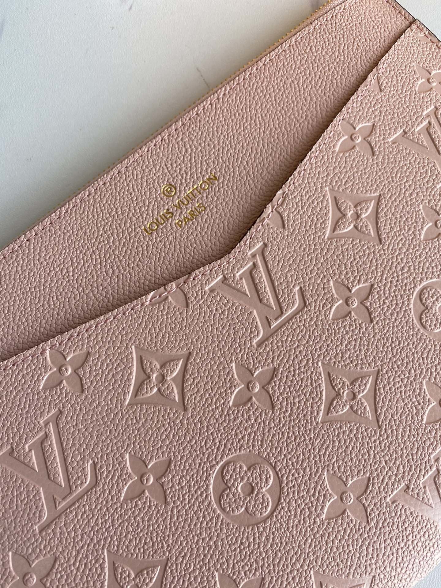 EN - New Arrival Wallet LUV 063