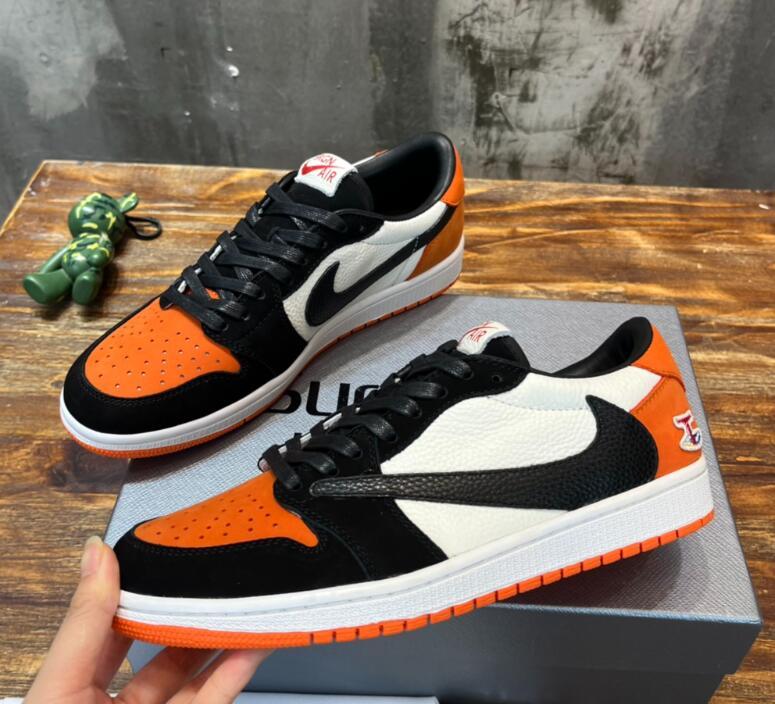 SAMC - NKE Shoes - 945