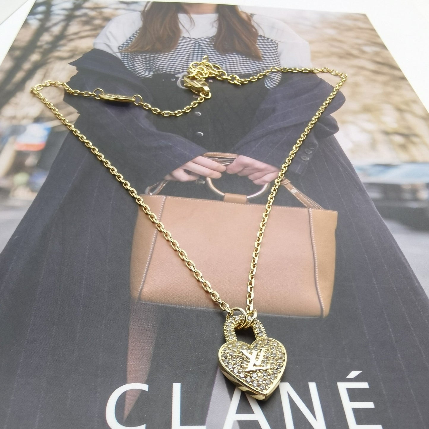 LV Necklaces 060