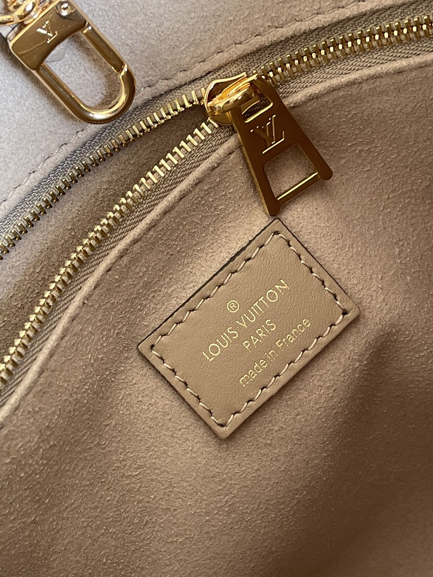 LV OnTheGo PM Tote Bag Monogram Empreinte Beige For Women, WomenÃ¢â‚¬â„¢s Handbags, Shoulder And Crossbody Bags 9.8in/25cm LV