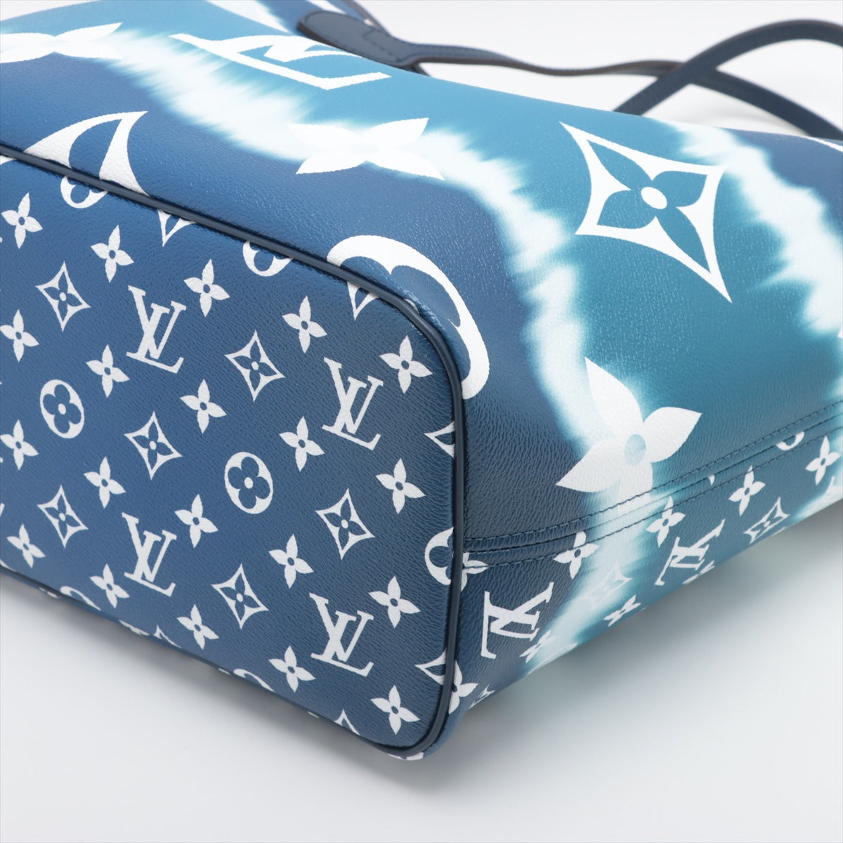 Louis Vuitton LV Escal Nevarful MM M45128   at