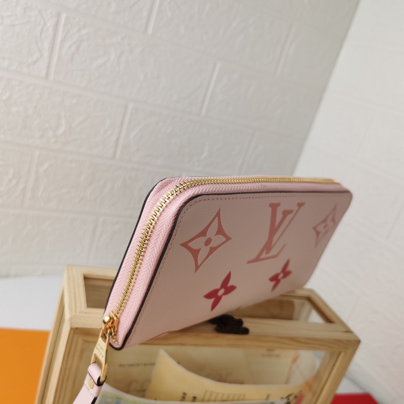 EN - New Arrival Wallet LUV 108