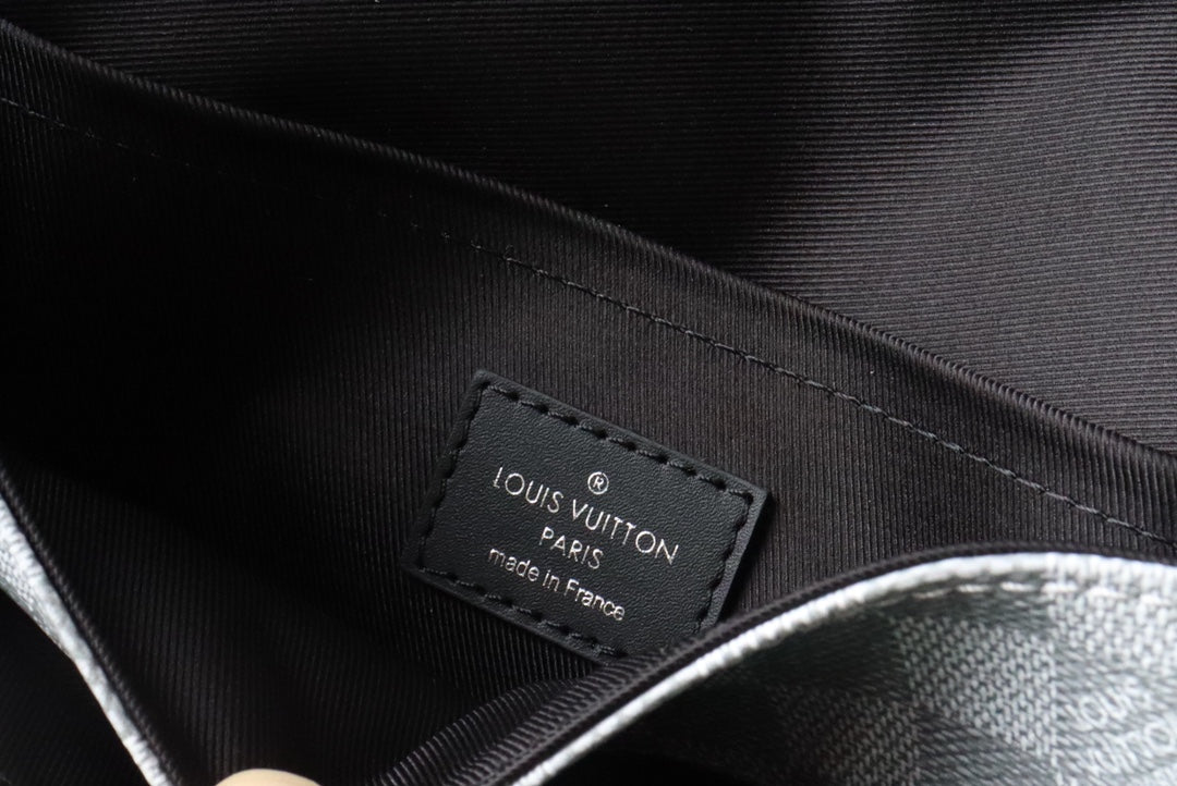 LV StuGLAMIo Messenger Damier Graphite Gray For Men, Bags, Shoulder And Crossbody Bags 9.3in/25.3cm LV N50013