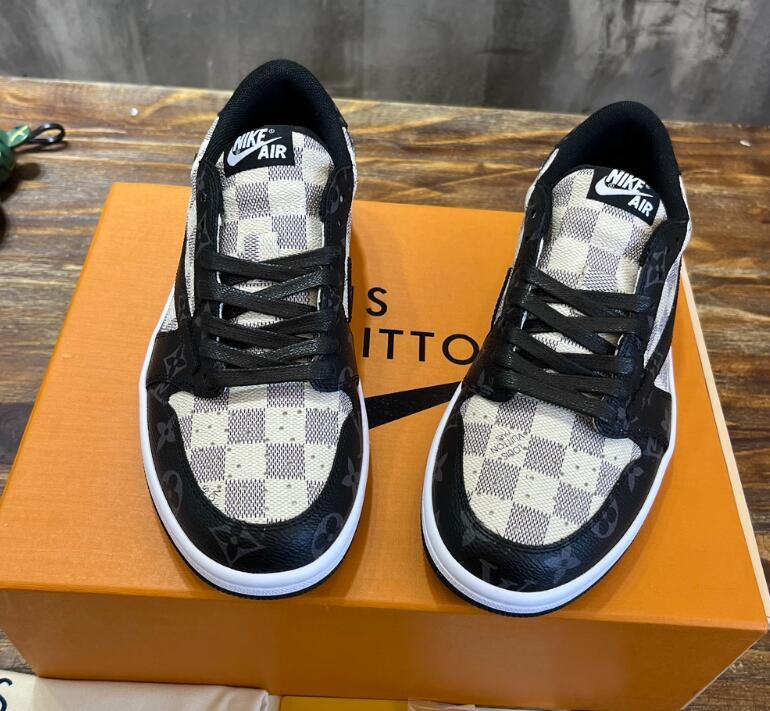 SAMC - NKE Shoes - 526