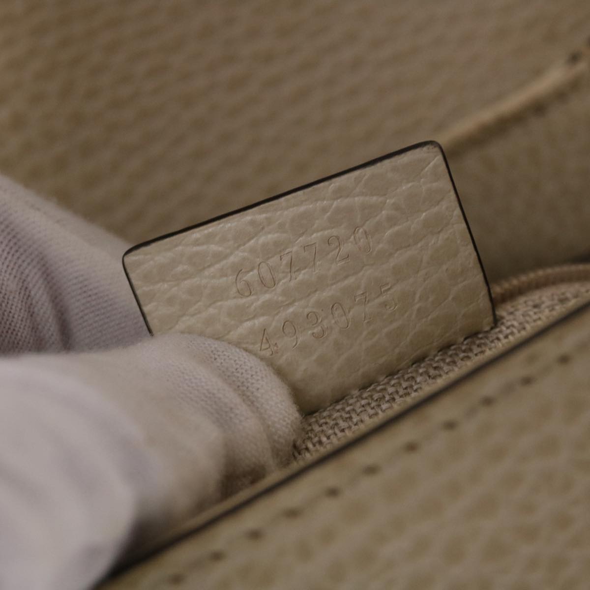 GUCCI Interlocking Chain Shoulder Bag Leather White 607720 am4734