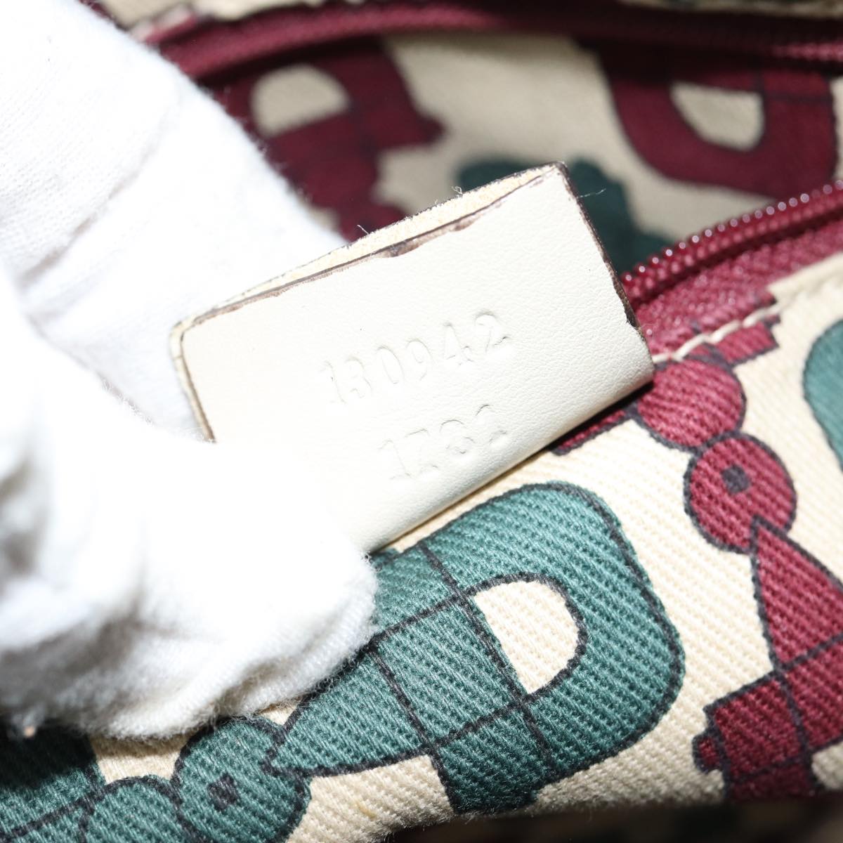GUCCI Guccissima GG Canvas Abbey Shoulder Bag White 130942 am6540