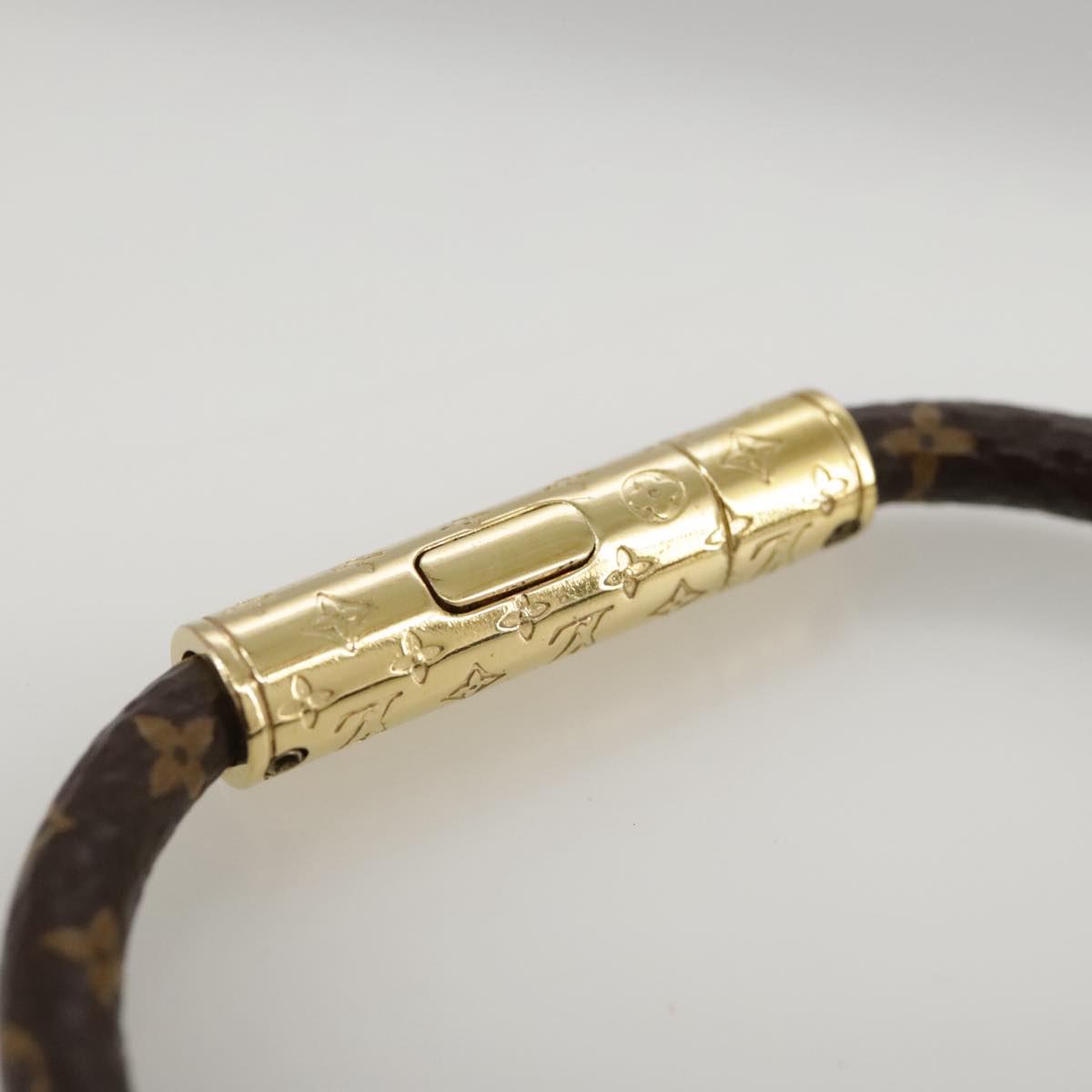 LOUIS VUITTON Monogram LV Confidential Bracelet M8274F LV am7322