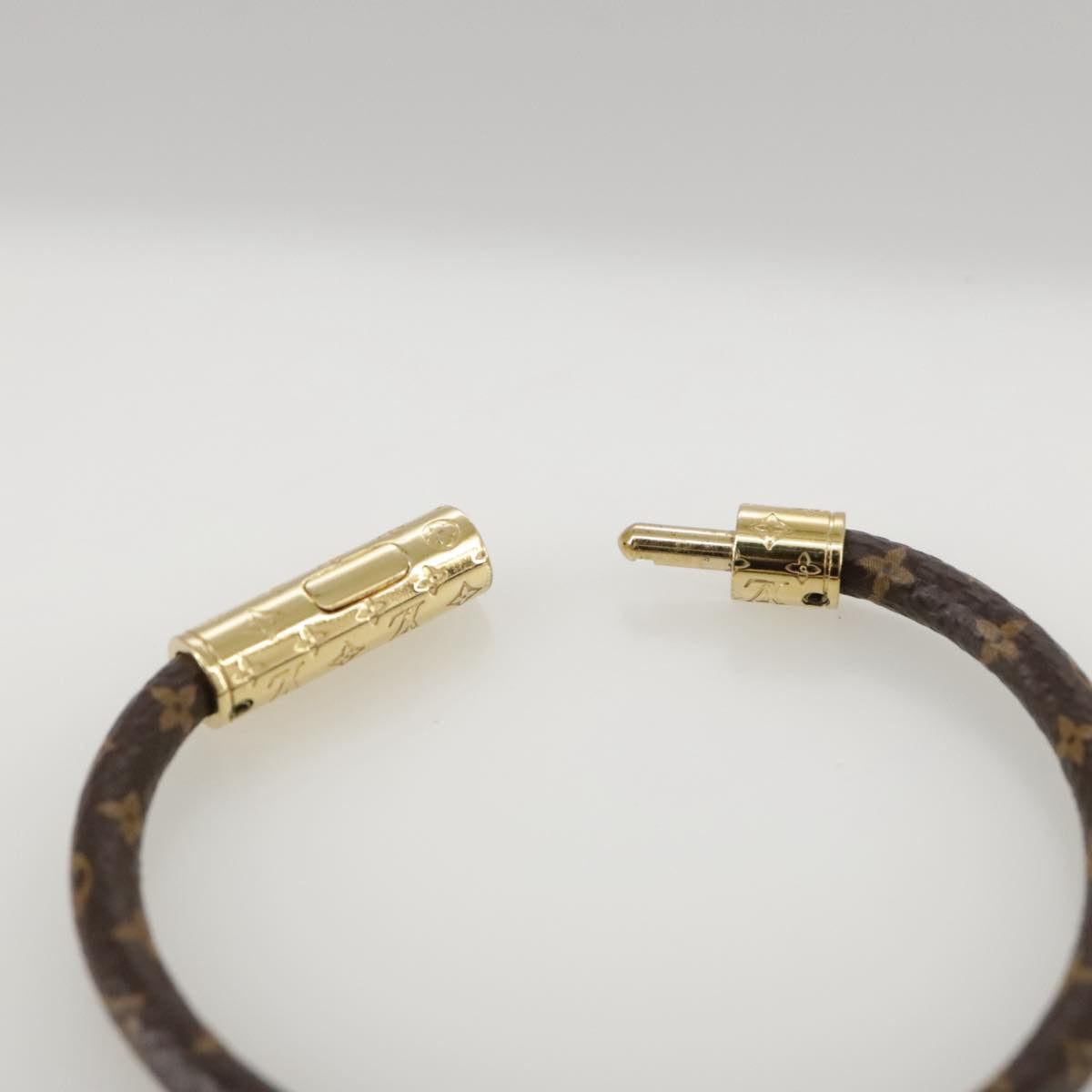 LOUIS VUITTON Monogram LV Confidential Bracelet M8274F LV am7322