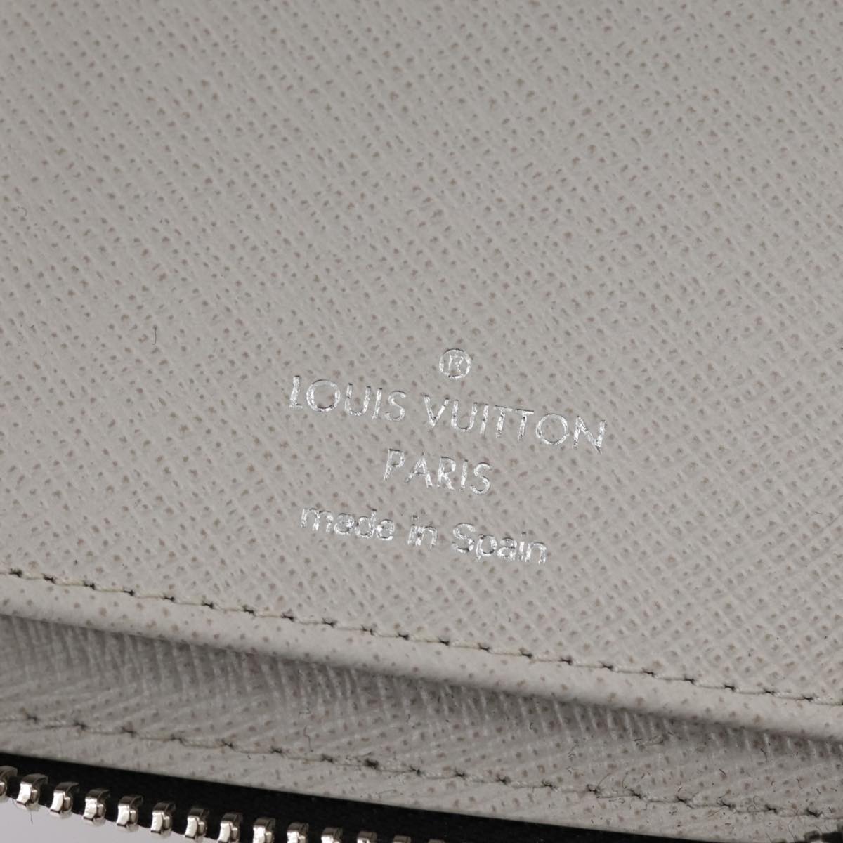 LOUIS VUITTON Taigalama Zippy Wallet Vertical Wallet White M30446 LV am7452