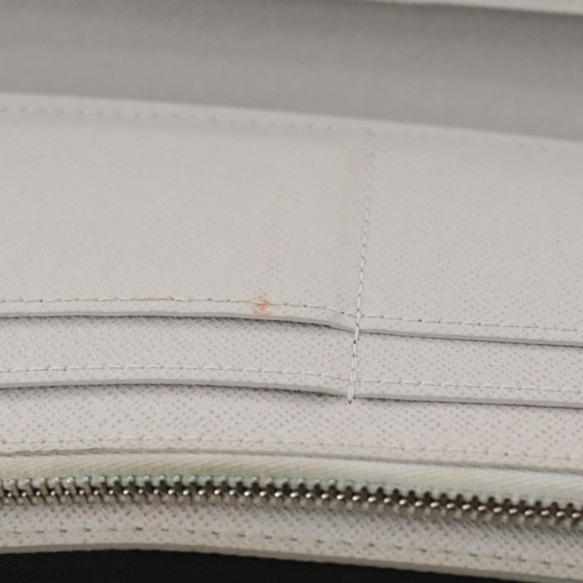 LOUIS VUITTON Taigalama Zippy Wallet Vertical Wallet White M30446 LV am7452