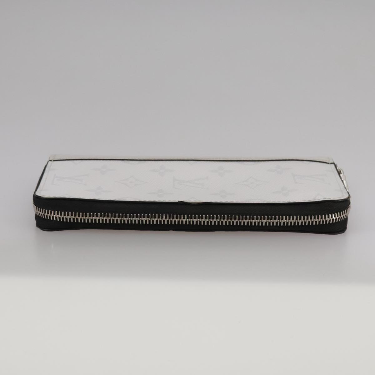LOUIS VUITTON Taigalama Zippy Wallet Vertical Wallet White M30446 LV am7452