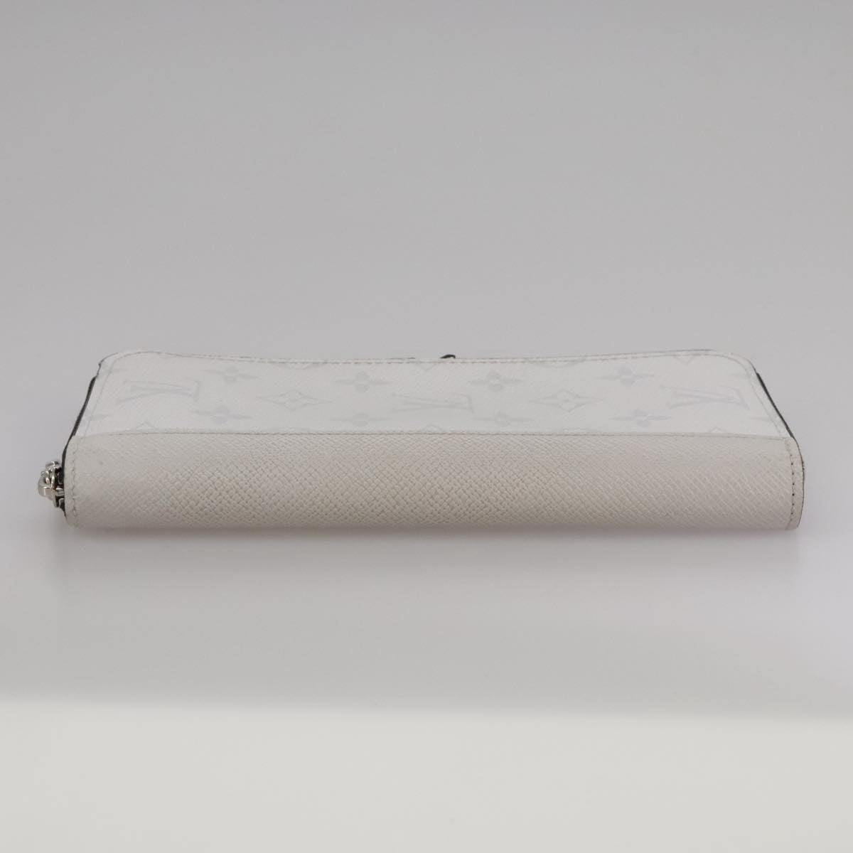 LOUIS VUITTON Taigalama Zippy Wallet Vertical Wallet White M30446 LV am7452