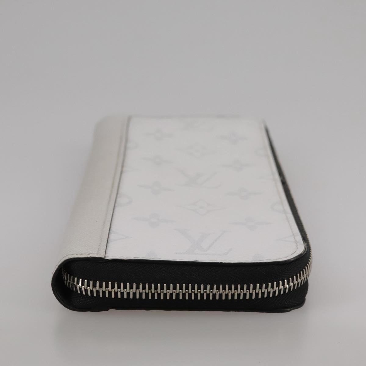 LOUIS VUITTON Taigalama Zippy Wallet Vertical Wallet White M30446 LV am7452