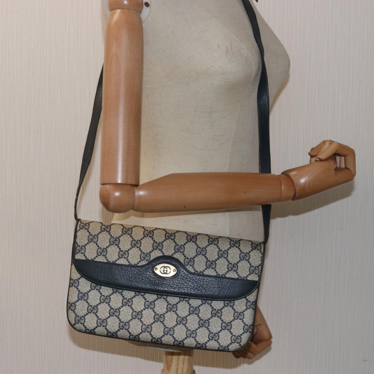 GUCCI GG Supreme Shoulder Bag PVC Leather Navy 004 106 0024 ar11976