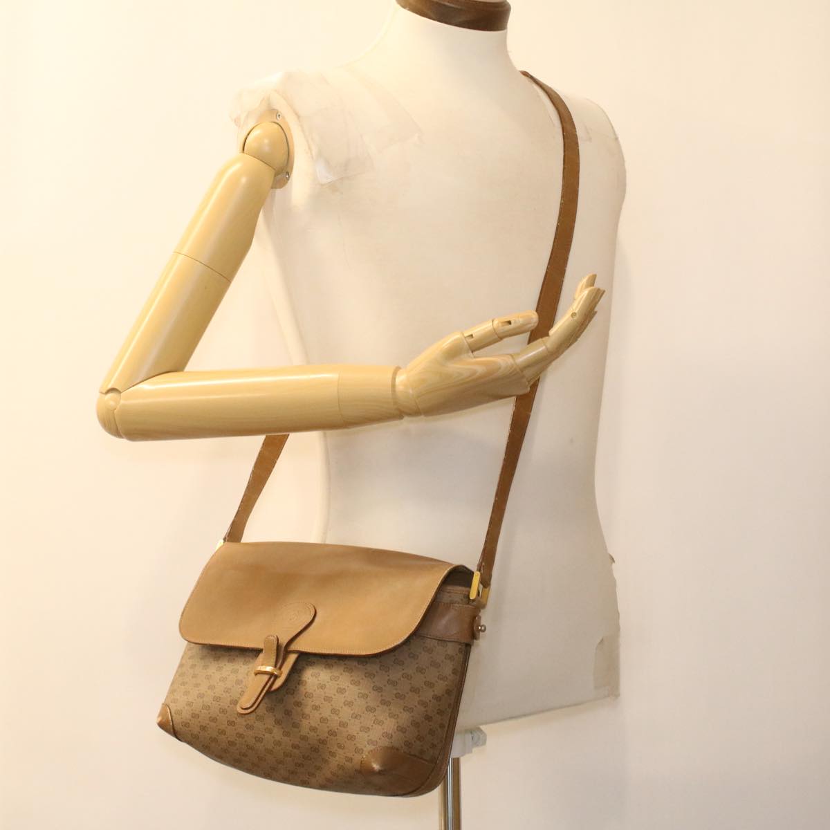 GUCCI Micro GG Canvas Shoulder Bag Beige 001 261 1135 ar8953