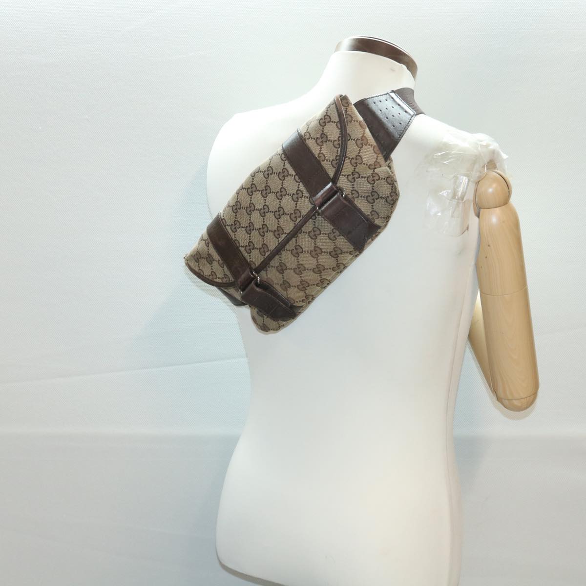 GUCCI GG Canvas Waist bag Beige 145851 ar9075