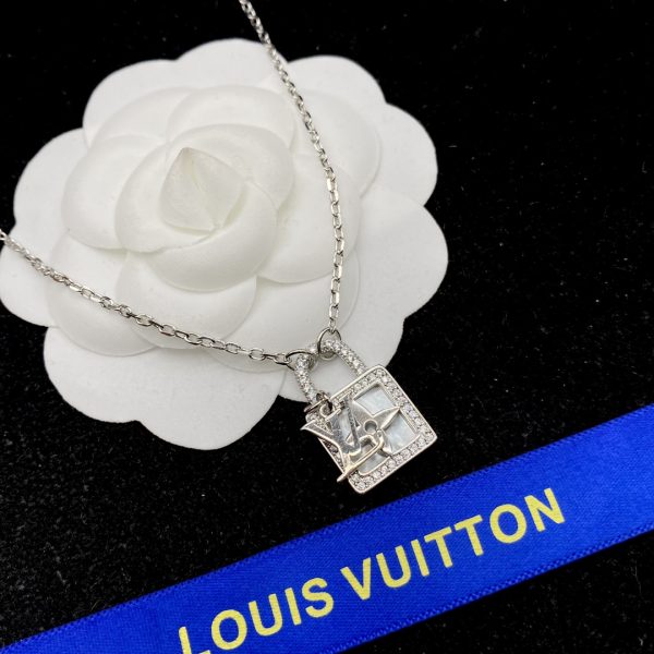 LV Necklaces 045