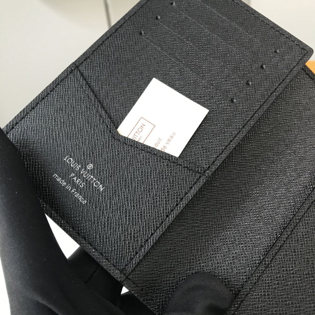 EN - New Arrival Wallet LUV 048