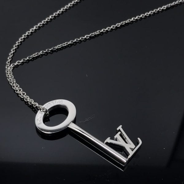 LV Necklaces 043